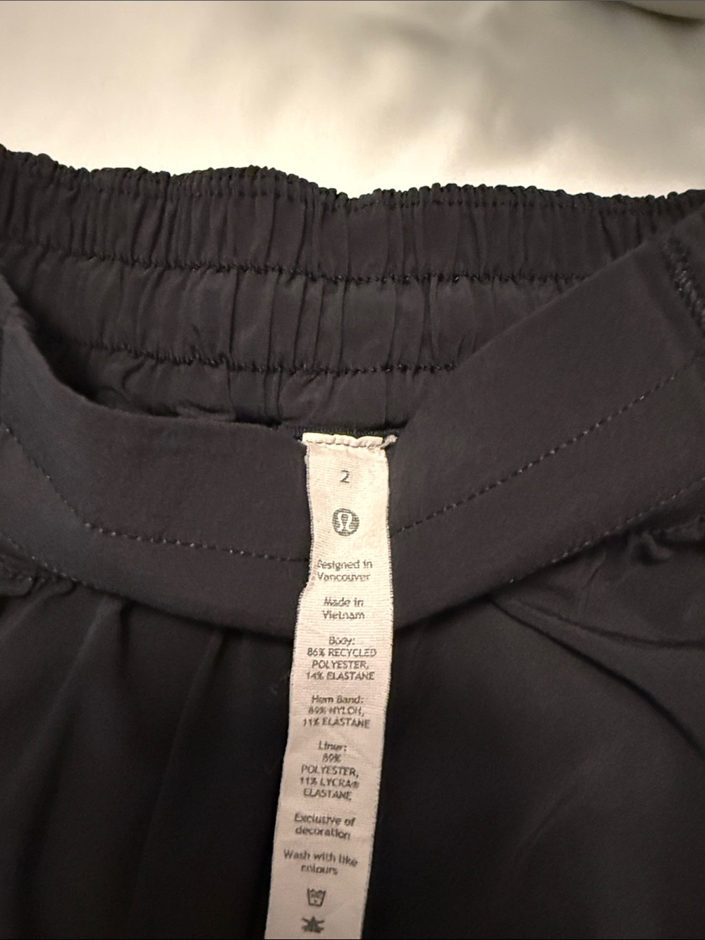 Lululemon athletica Hotty Hot 2.5 “Women’s Black Athletic Running Shorts - Picture 2 of 4